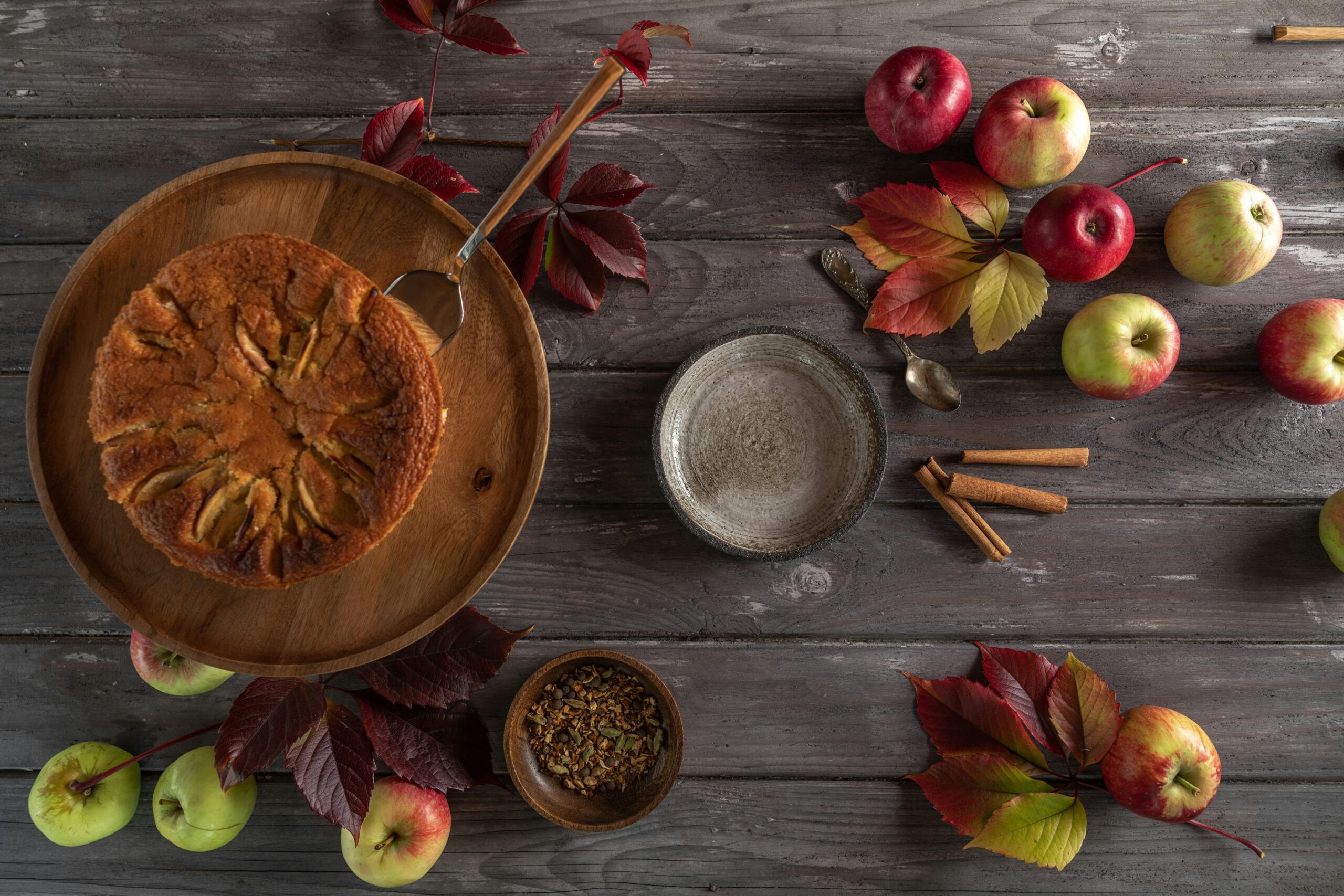 Baked Apples and Cinnamon: A Heartwarming Treat